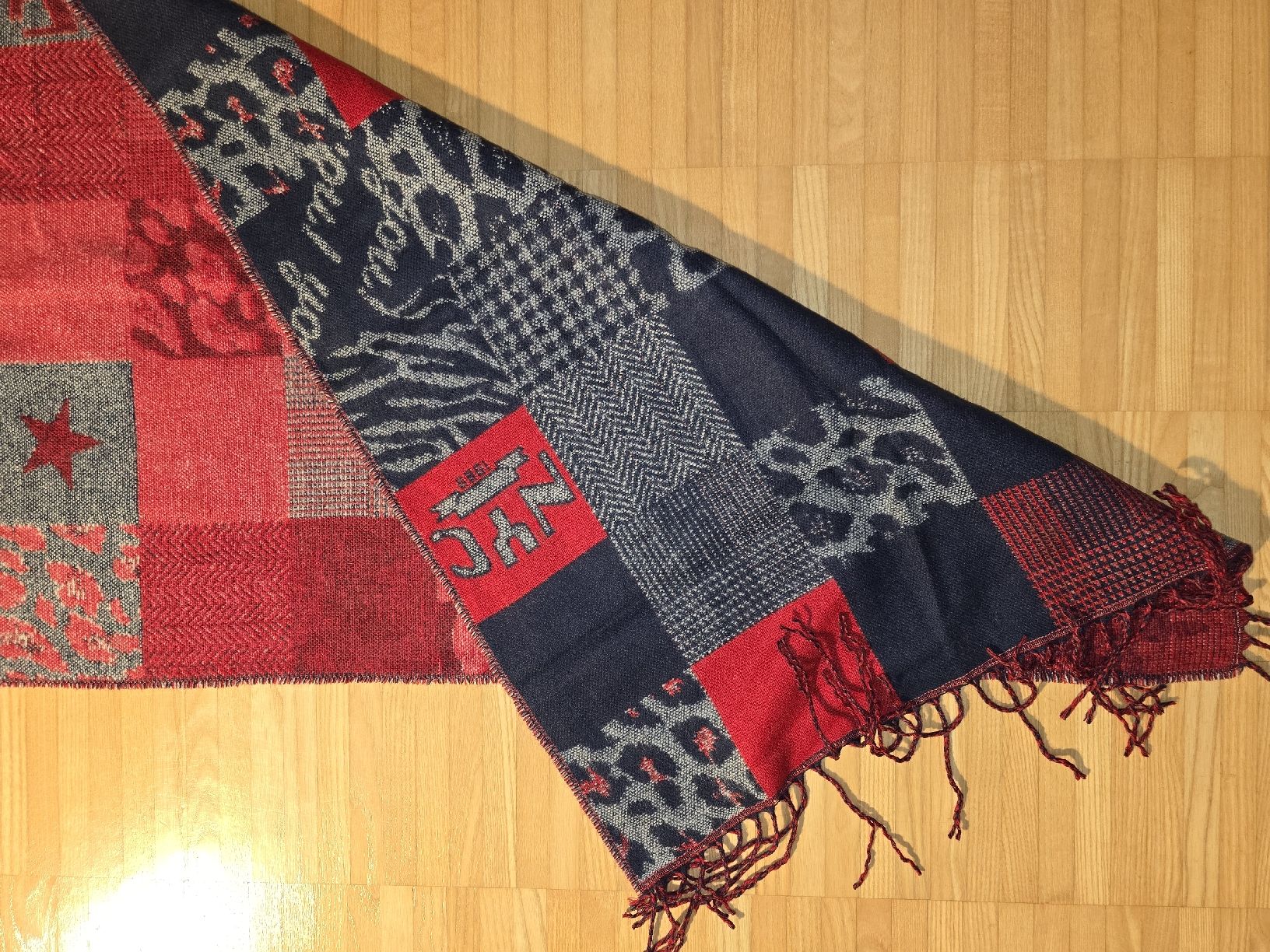 Foulard & Sciarpe: Winter-Schal mit Fransen, ungetragen – Nuovo (secondo la descrizione) da St. Gallen venduto da A.W.128 3
