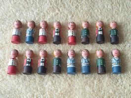 16 handbemalte Holzpüppchen / Holzfiguren – Mini Figuren Set