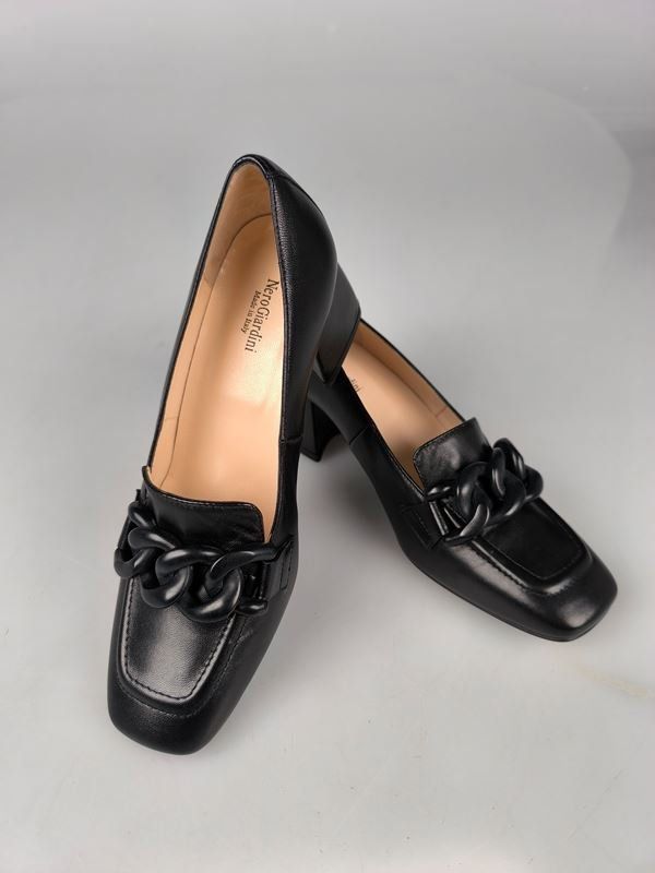 Chaussures femmes: NEROGIARDINI Schuhe – D'occasion à Rüti ZH par Restwert_Rueti_ZH