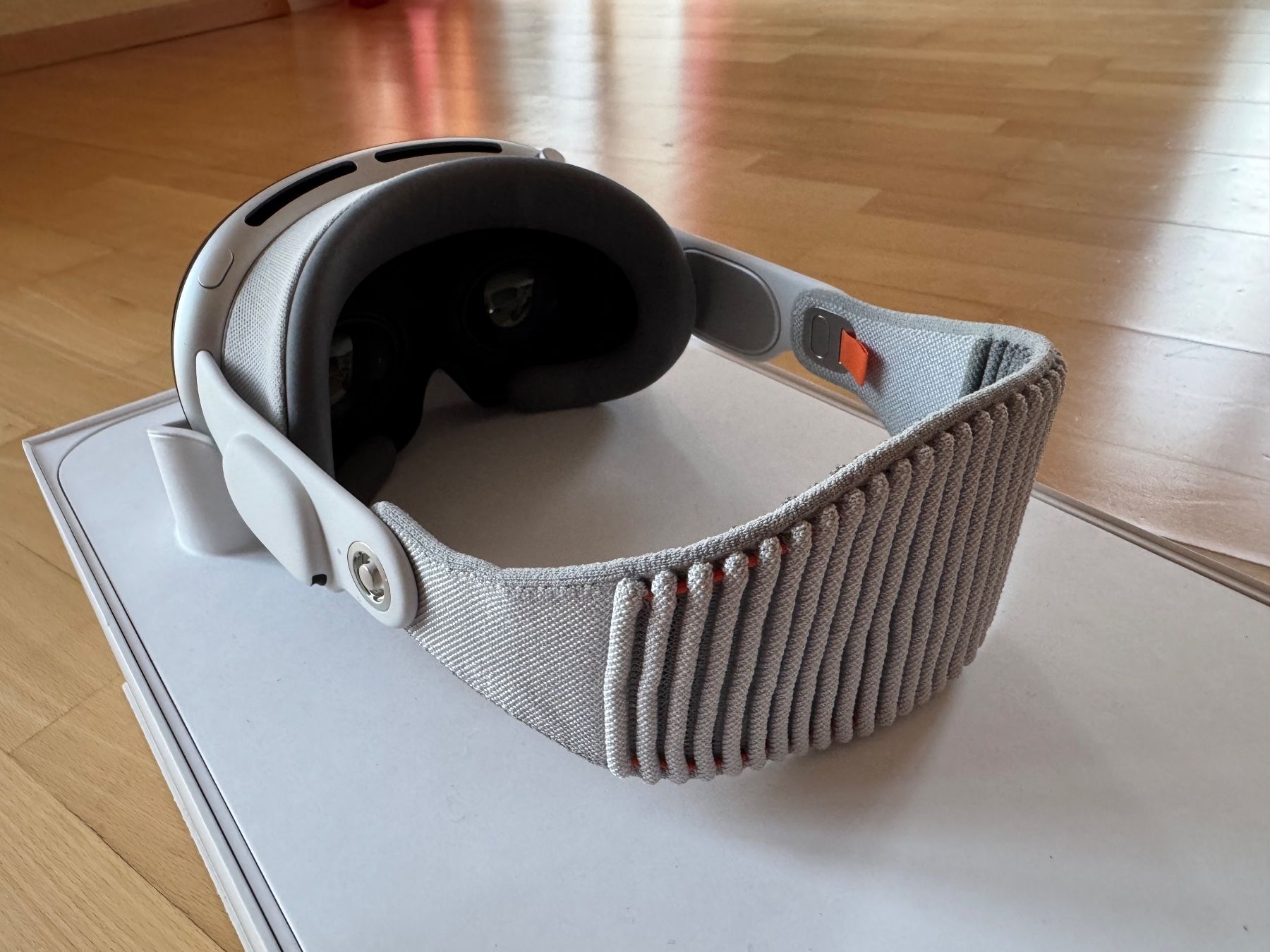 Apple VR Brille: Apple Vision Pro 1 TB with accessories - Excellent condition – Neu (gemäss Beschreibung) aus ST-CERGUE von jonasviatte 1