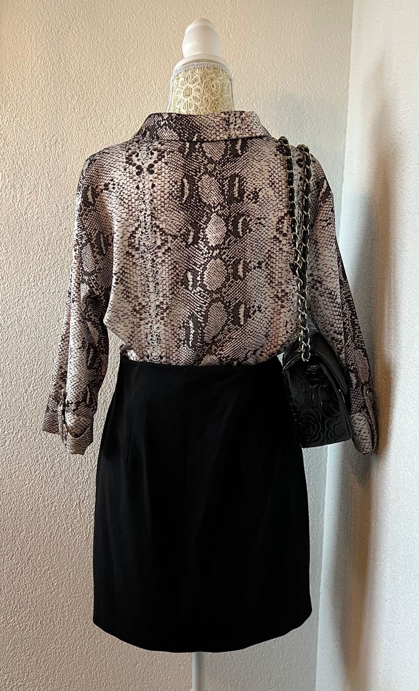 Tally Weijl Blusen: Tally Weijl snakeskin print button-up blouse – Gebraucht aus Otelfingen von houseofstae 1