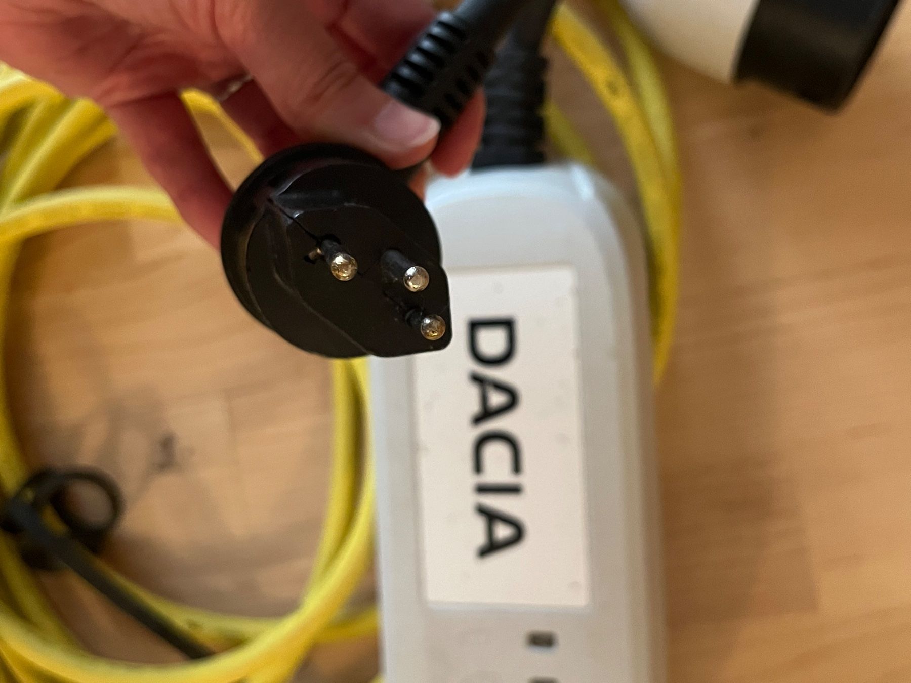 Caricabatterie: Dacia Ladegerät Typ 2 – Usato da Winterthur venduto da cam_w67x 1