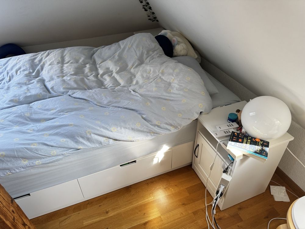 Bett Ikea (plus Matratze und Seitentische) (Gebraucht) in Zürich