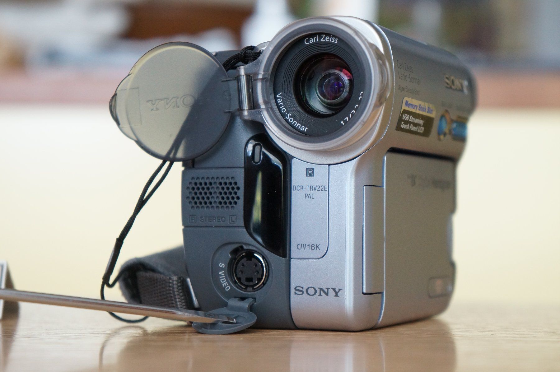 Sony Camcorder: SONY TRV22E ... MiniDV Kassetten Kamera ... – Gebraucht aus St.Gallen von  7