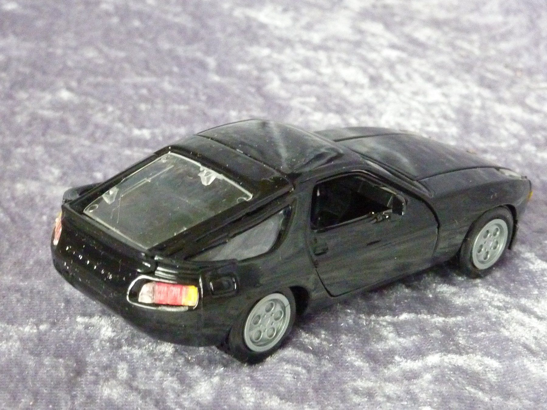 Porsche Modellini d'auto: Porsche 928S 1:43 – Usato da Dürrenäsch venduto da modellautos4you 3