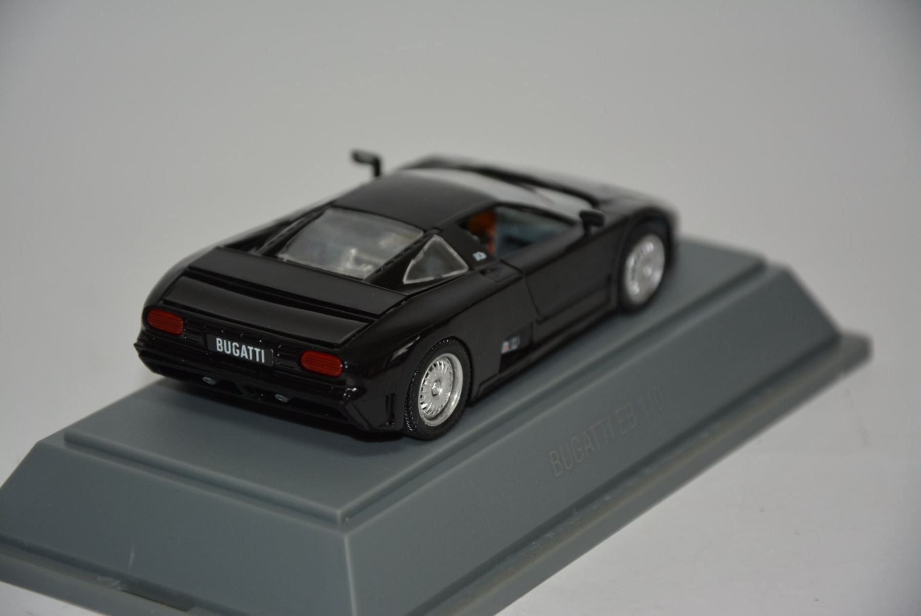 Bugatti Modellini d'auto: Bugatti EB 110  1994 ,  schwarz , Revell – Nuovo (secondo la descrizione) da Goldach venduto da Feivel9 6