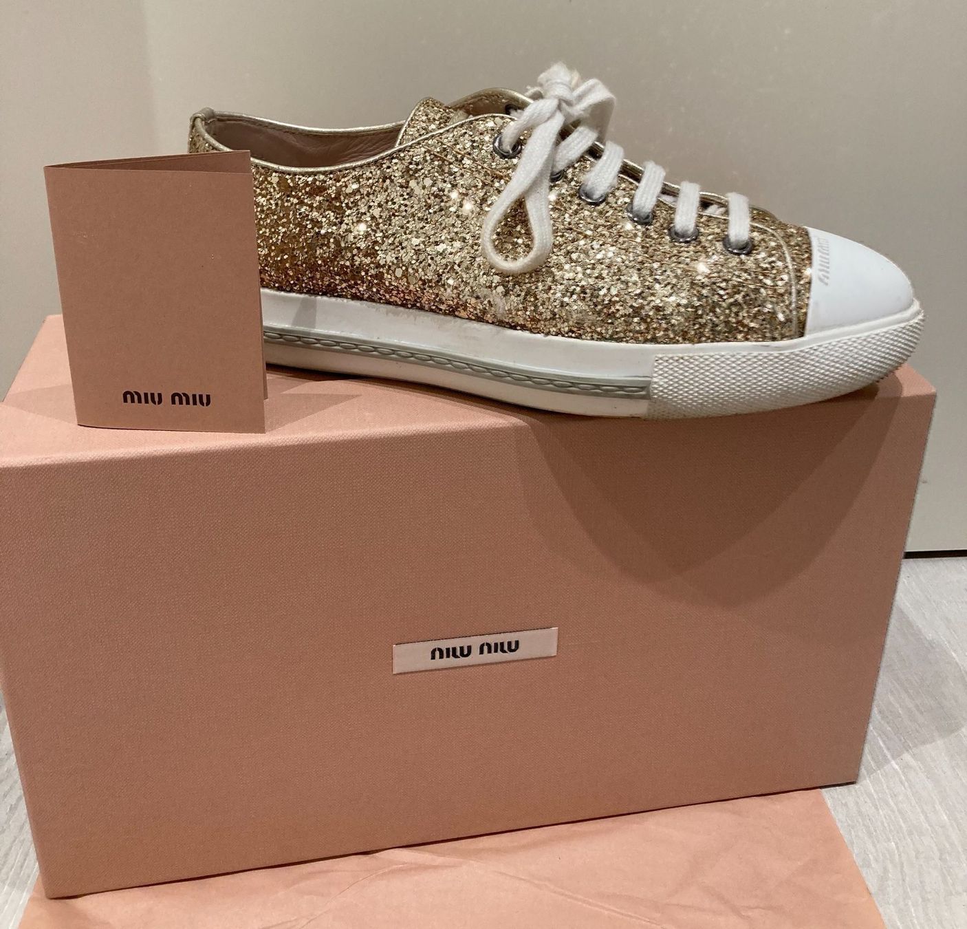 Miu Miu Scarpe da donna: Miu Miu Prada sneaker N.36 GOLD GLITTER – Usato da Paradiso venduto da Kayakara 1
