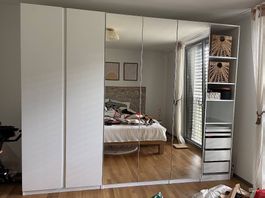 Grosser IKEA-Schrank
