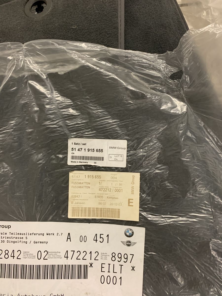 BMW Teppiche / Matten: BMW 5er E28 Original Velour Teppichmattensatz 4Stk – Neu und originalverpackt aus Hallwil von Larsh 4