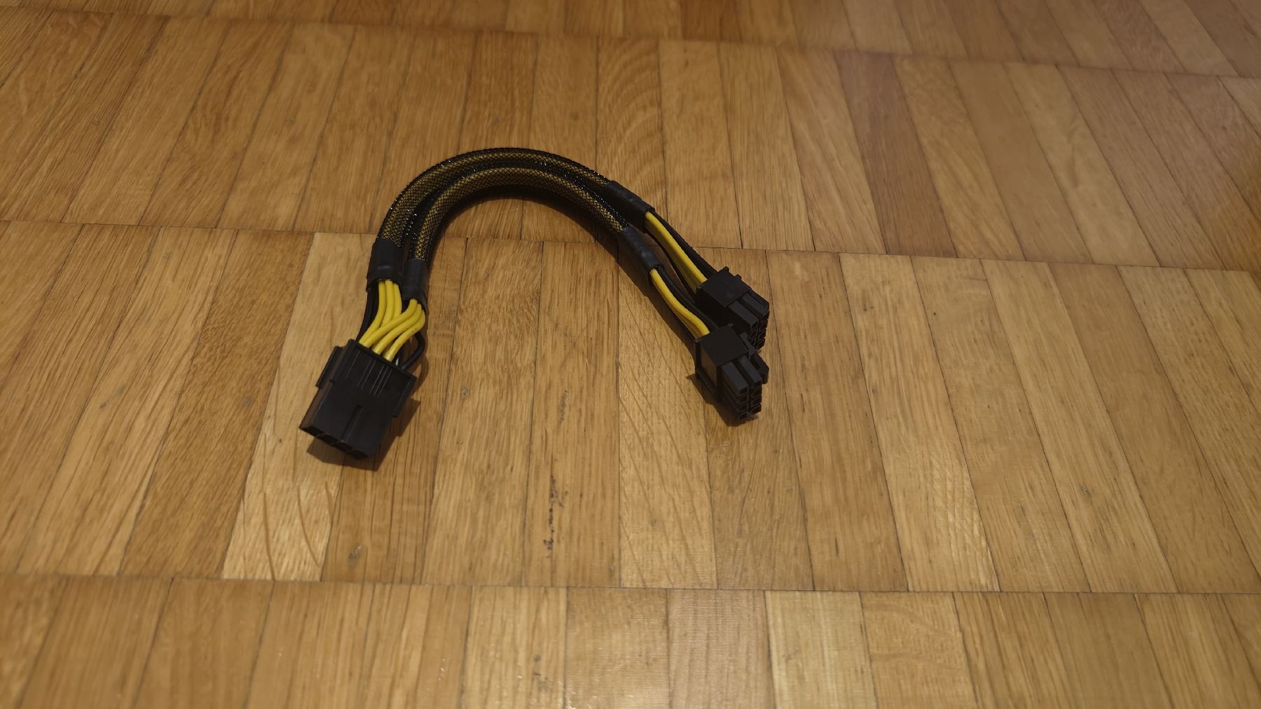 Cavi: PCIE Stromkabel Splitter 8 pin zu 2x 6+2 – Nuovo (secondo la descrizione) da Jona venduto da Kapuzinermoench
