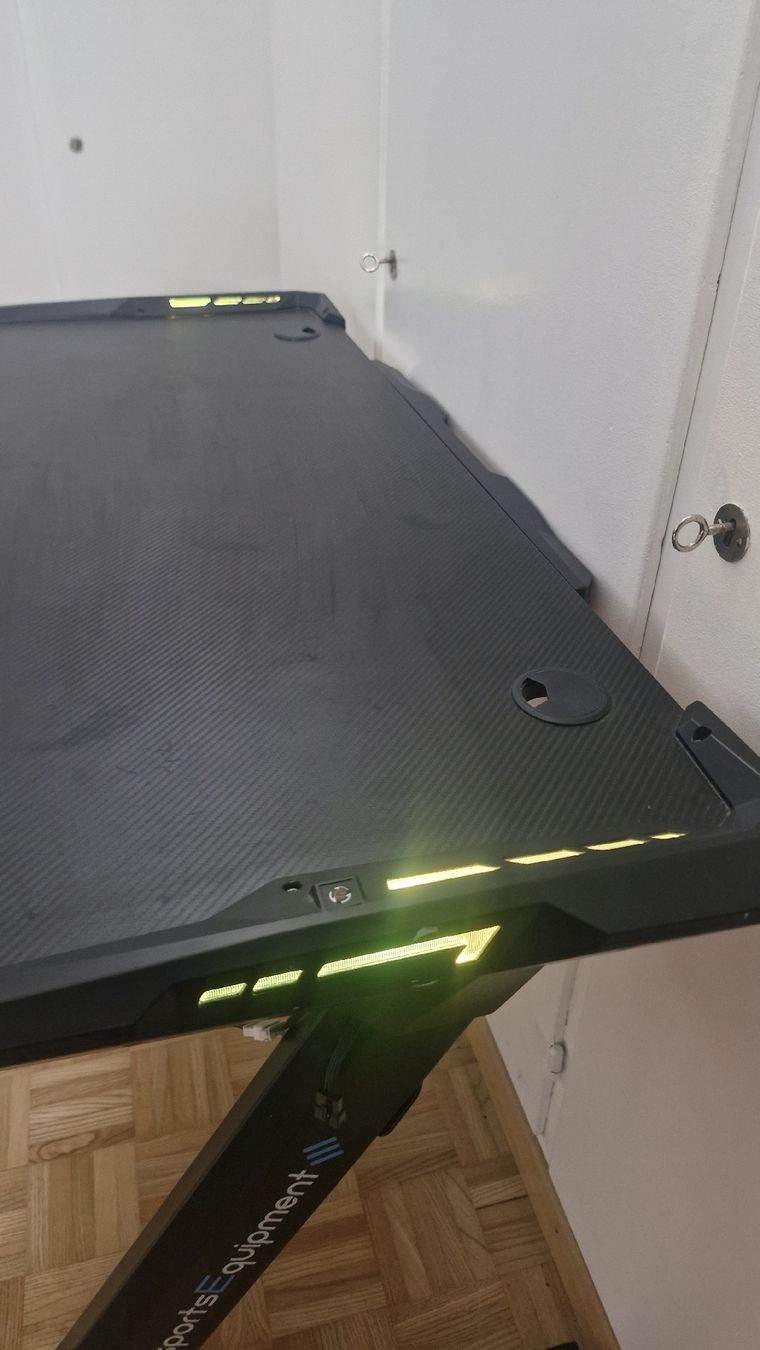 Schreibtische: Gaming Tisch schwarz mit LED Beleuchtung – Gebraucht aus Heerbrugg von bry_cb2f 7