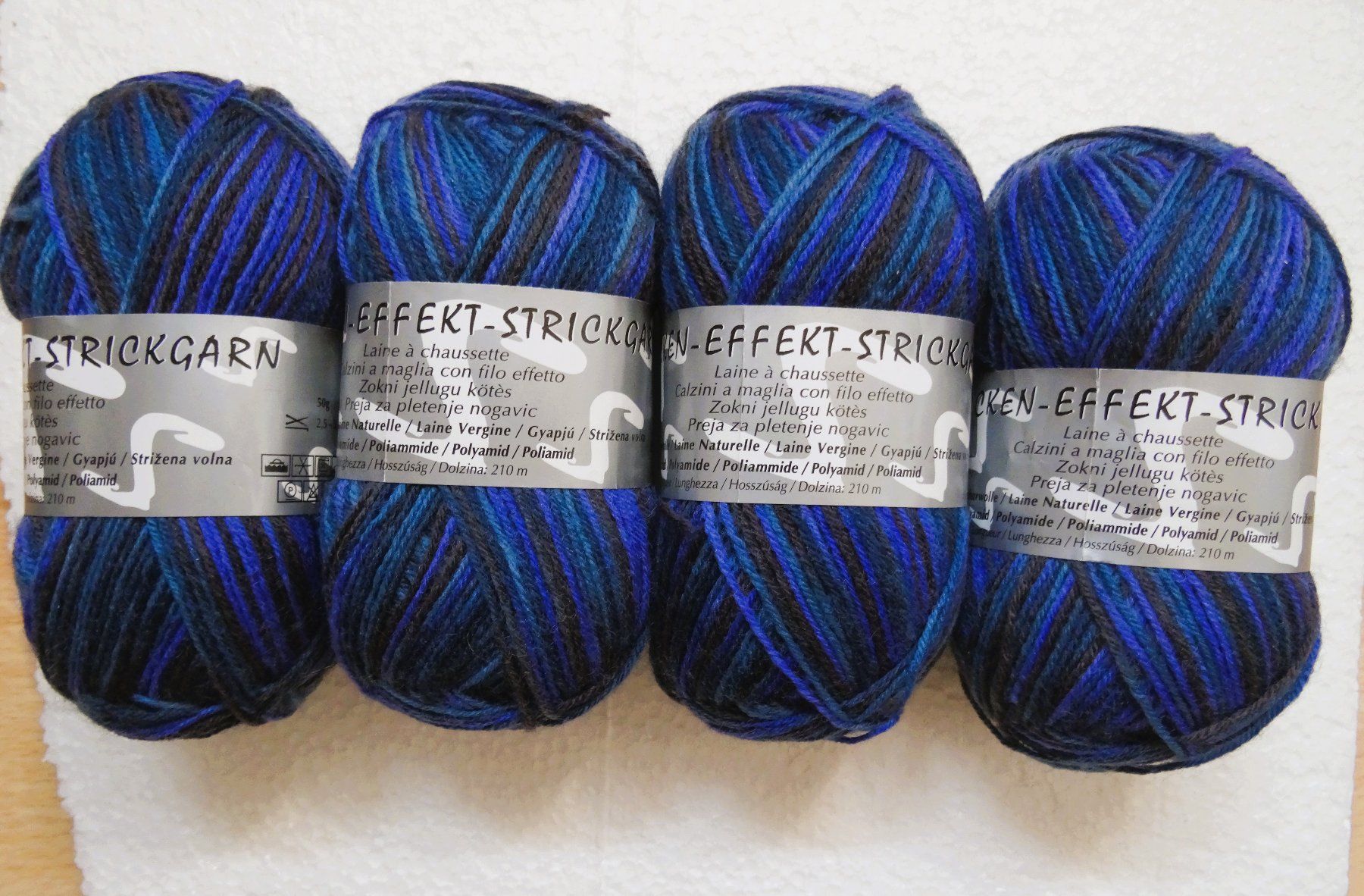 Lana: 4 Knäuel Socken-Effekt-Wolle – Nuovo e nell'imballaggio originale da Gossau SG venduto da oreliefredy