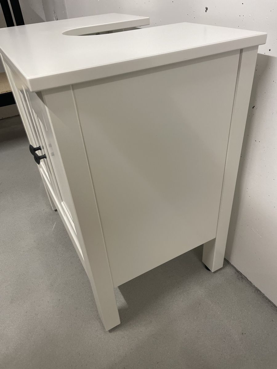 Ikea Installations & Meubles: Waschbeckenunterschrank Hemnes – D'occasion à Sempach par val_j9hz 3