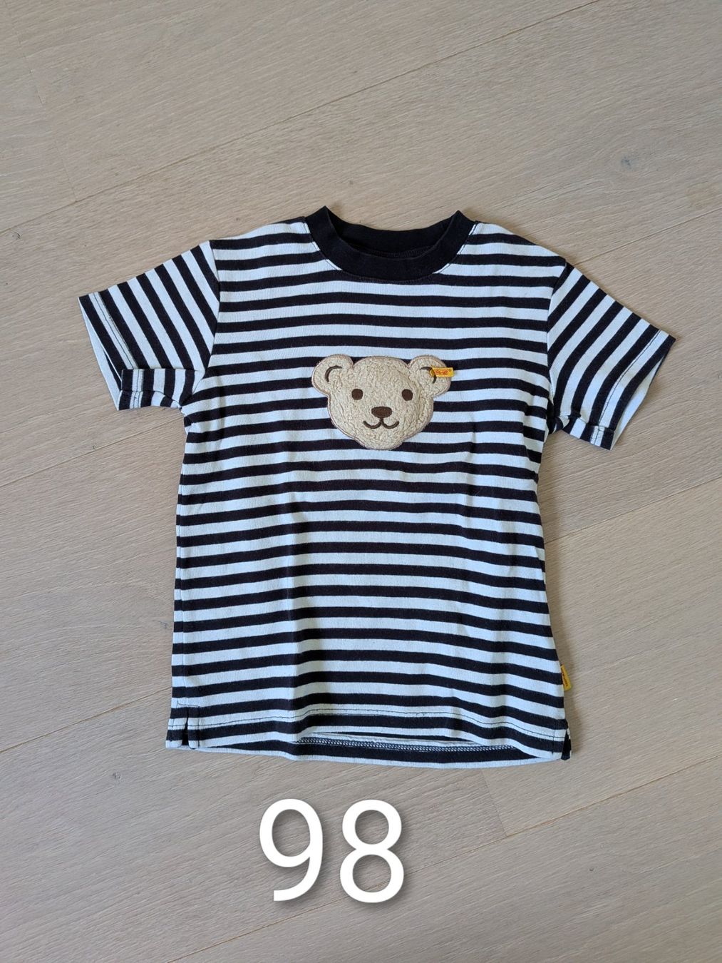 Steiff Camicie, T-shirt & Polo: Steiff T-Shirt gestreift mit Teddy-Applikation | Gr. 98 – Nuovo (secondo la descrizione) da Appenzell-Steinegg venduto da AppenzellerIn