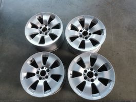 Alufelgen 17 Zoll für 330 BMW, Zustand mit Kratzer am Rand.