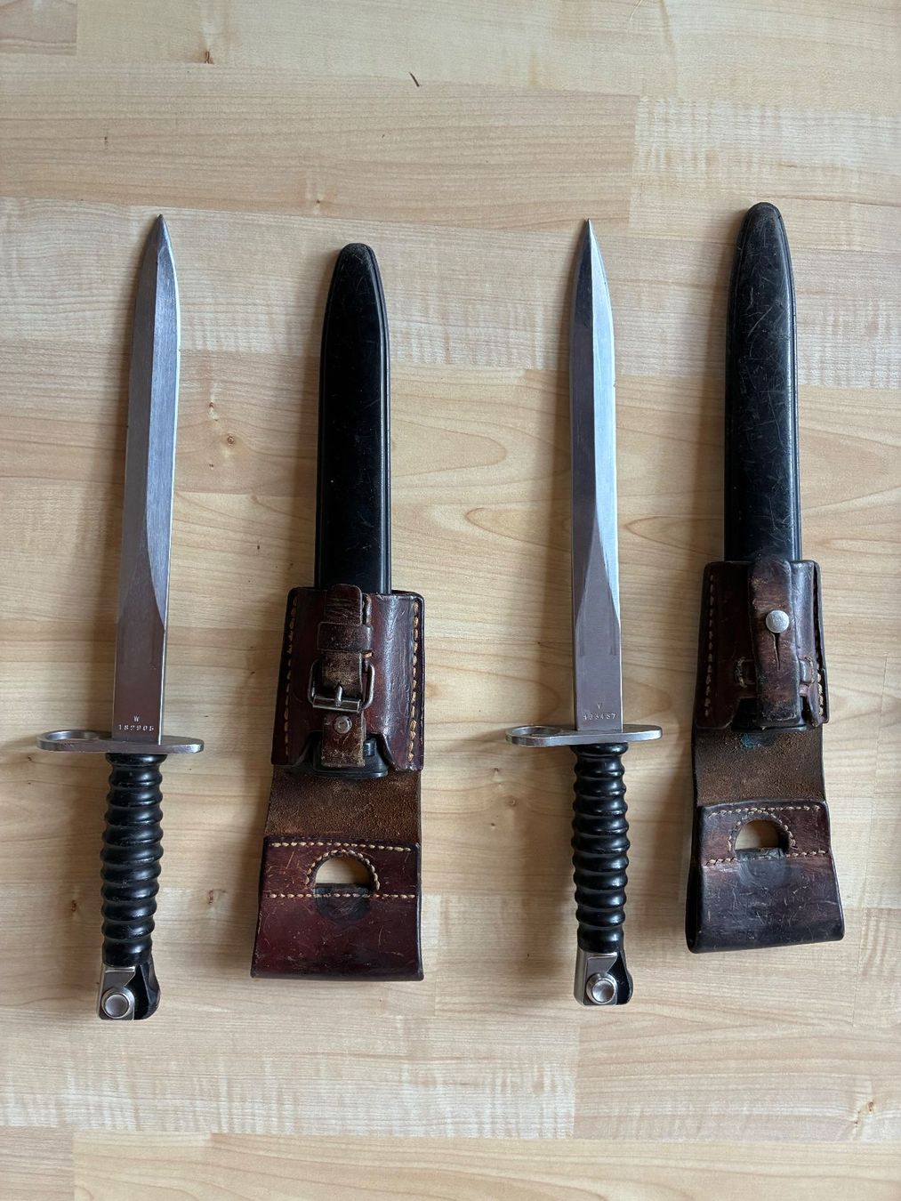 Armée suisse Armes blanches: Bajonette Schweizer Armee – D'occasion à Dörflingen par Lobo61