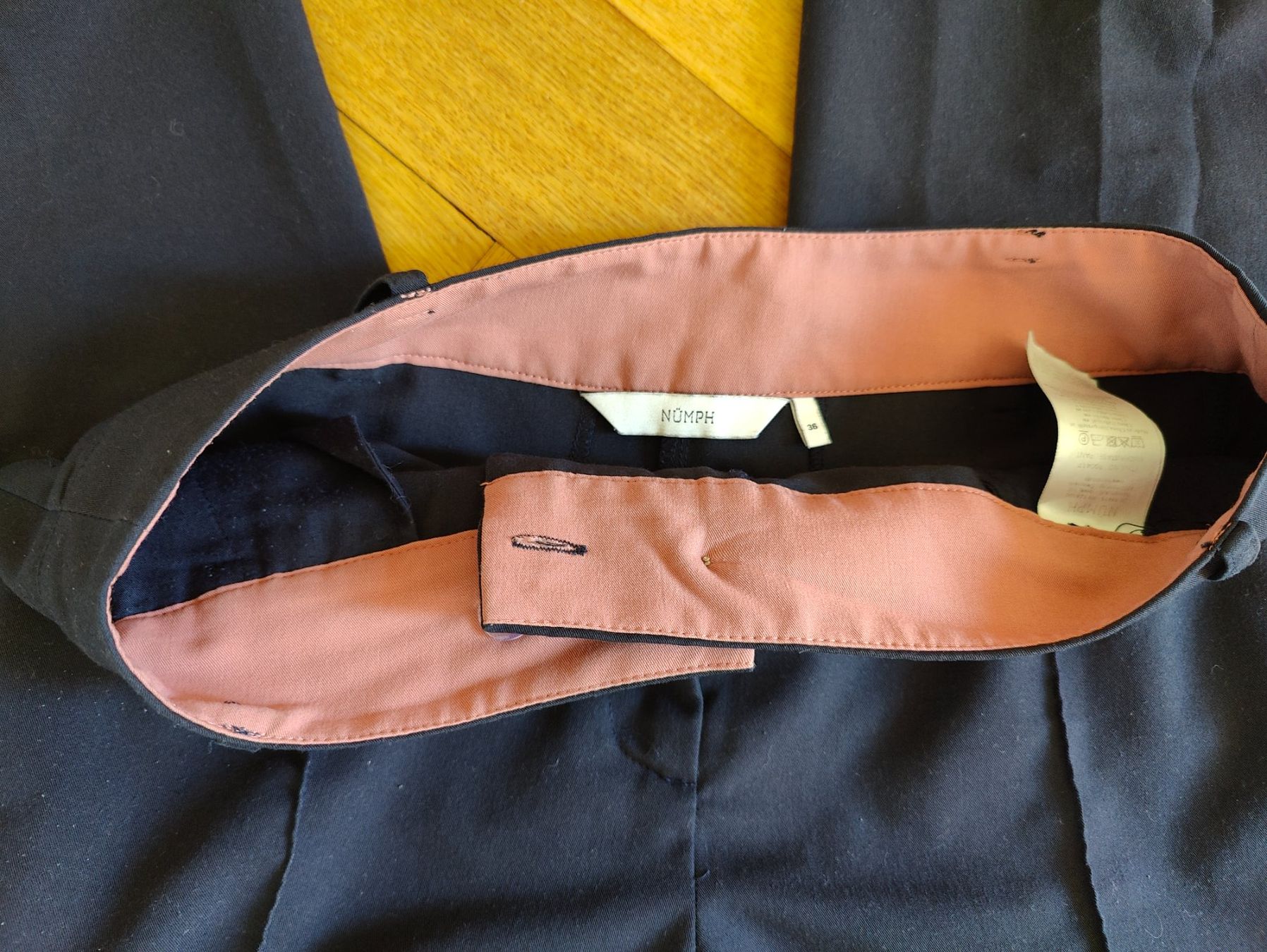 Pantaloni: pantalon Nümph noir – Usato da Bern venduto da linouma 5
