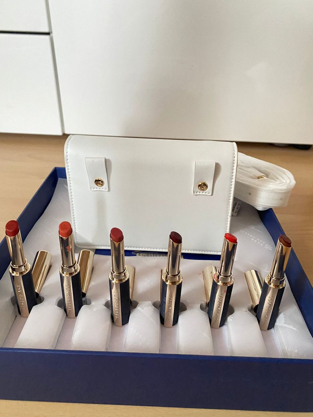 Make-up: Legend Age Lippenstift Set + Tasche NEU – Nuovo e nell'imballaggio originale da Rothrist venduto da lil_tg5m 3