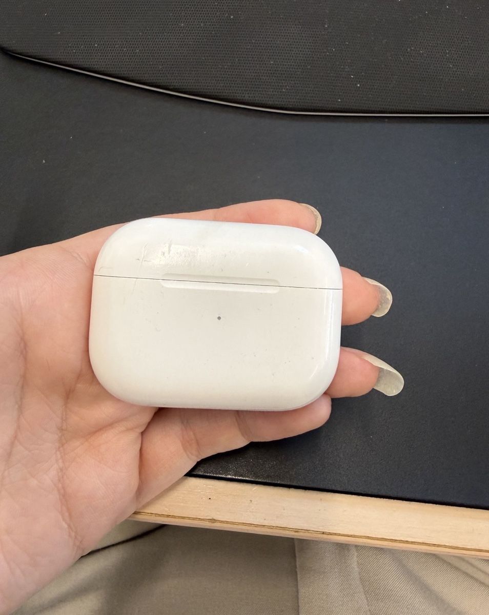 Apple Cuffie: Apple AirPods Pro 2. Generation Ladecase mit Ohrstöpsel – Usato da Hüttwilen venduto da sar_8gj7