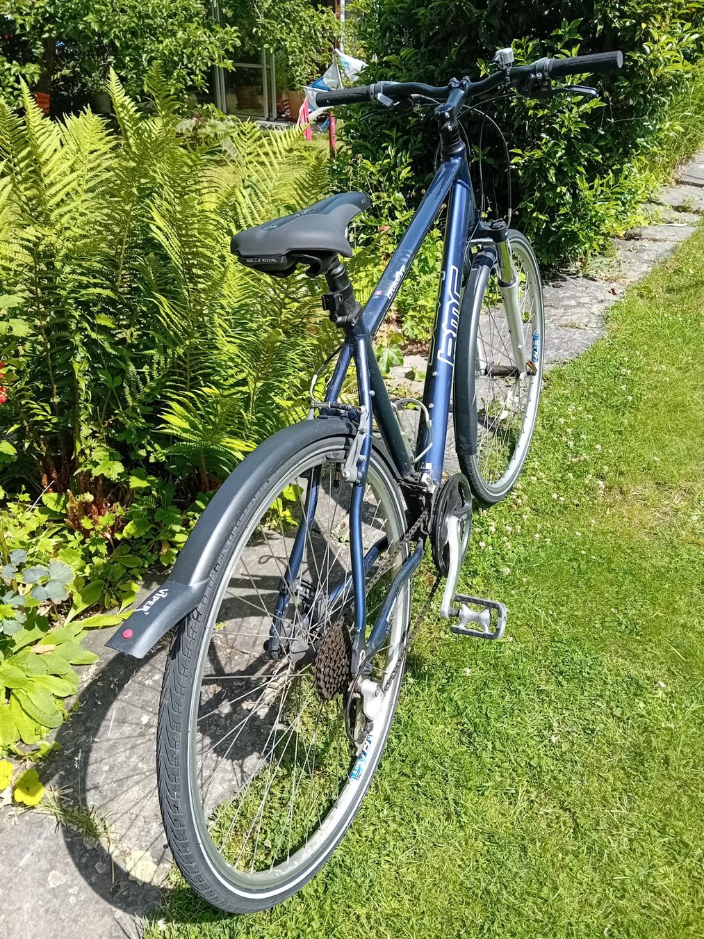 BMC Biciclette: BMC CROSSFIRE 28" Wheels 24 gears Excellent. Medium frame. – Usato da Bern venduto da This_that_other_all 2