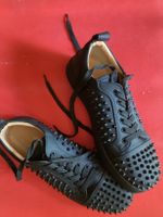 Schwarze Louboutin-Sneaker mit Nieten für Herren, Größe 42