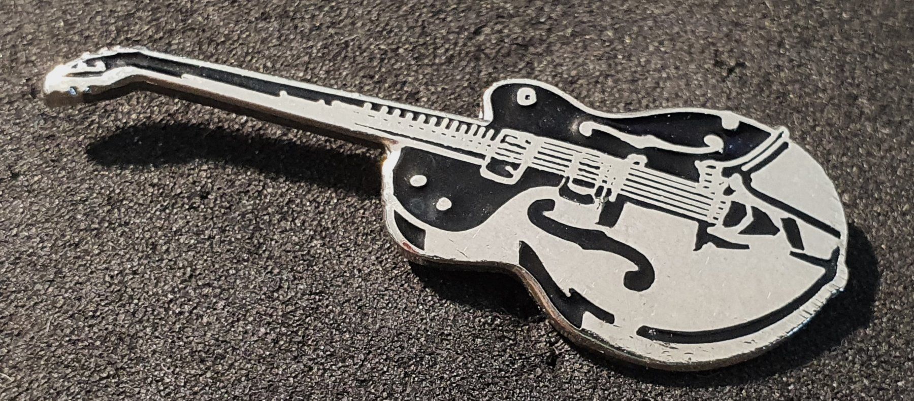 Placchette & Badge: CC443 - Pin Musik - Gitarre – Usato da Reinach BL venduto da Boston-Verkauf