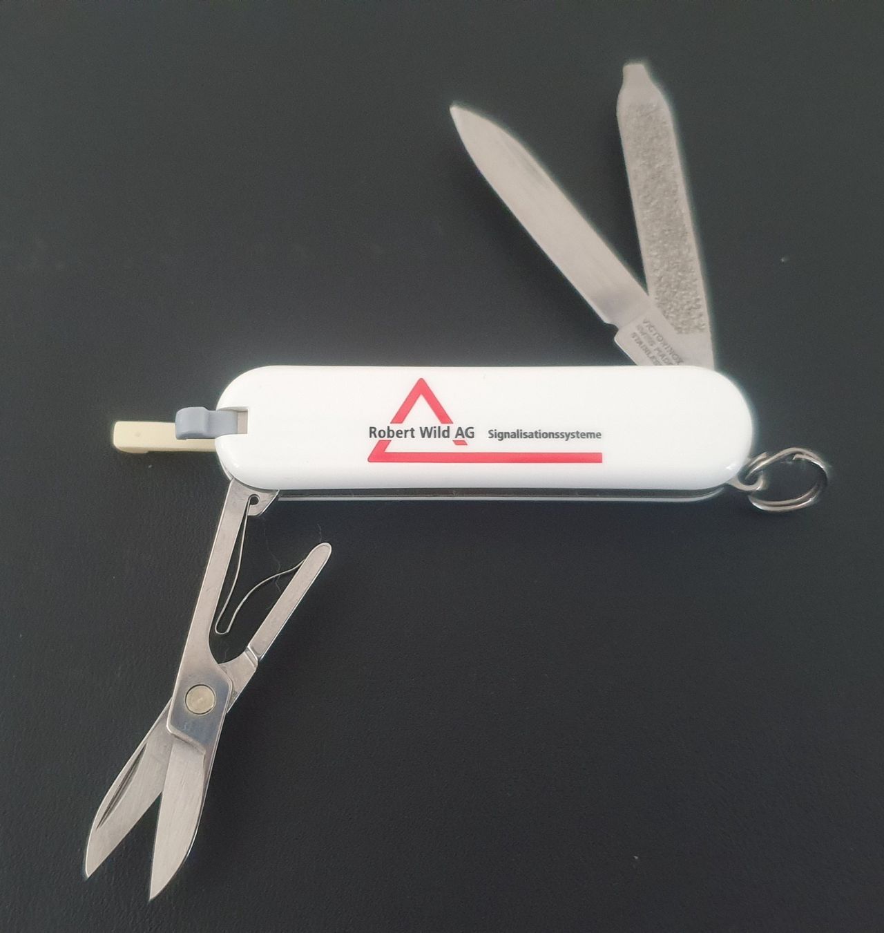 Victorinox Coltelli tascabile: 4 Victorinox Sackmesser mit Logo – Nuovo (secondo la descrizione) da Härkingen venduto da MarianneSi 4