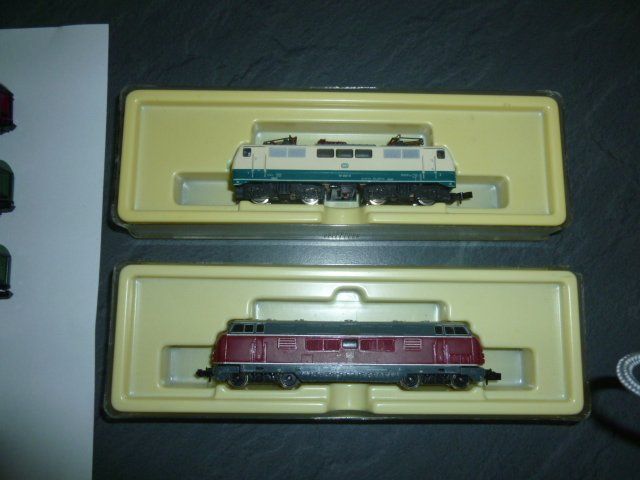 Trix Modelleisenbahnen: Minitrix Konvolut 2 Loks+6 Waggons – Gebraucht aus Diepoldsau von ehrlich72