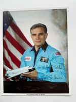 Weltraum OU Karl Henize NASA Original Porträt 8*10signiert