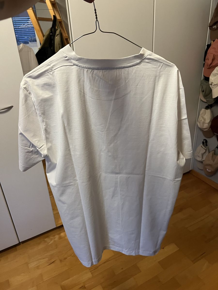 Prada T-shirt: T-shirt Prada blanc – Usato da Villars-Ste-Croix venduto da Maaaat 3