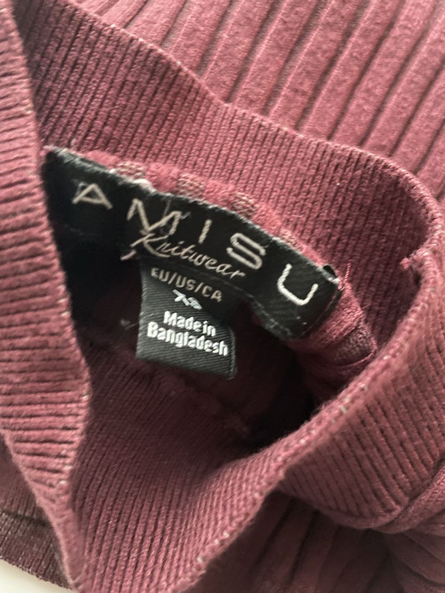 Maglioni & Felpe: AMISU Rippenpullover Rollkragen Grösse XS Aubergine – Usato da Hägglingen venduto da _Mel4nie_ 1
