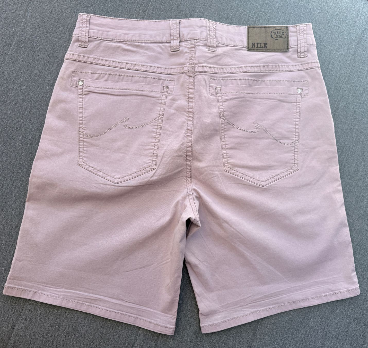 Nile Pantaloni: NILE Bermuda Shorts Damen Größe L – Usato da Wilen b. Wollerau venduto da kar_8vzh 1