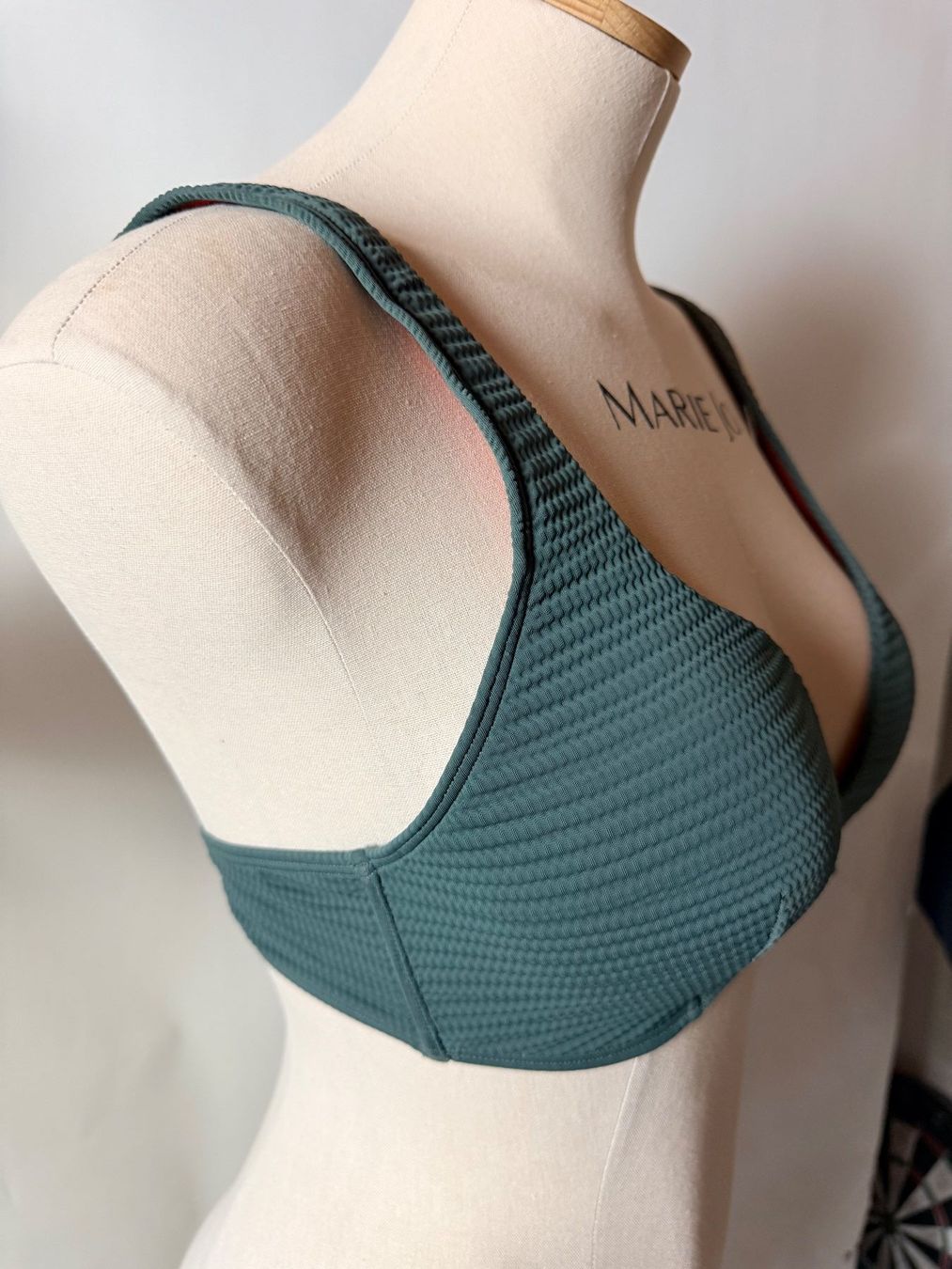 Triumph Badekleider & Bikinis: TRIUMPH, Bikini-Oberteil SUMMER EXPRESSION, Grösse 40C, Grün – Neu und originalverpackt aus Rudolfstetten von gst_g7xl 1