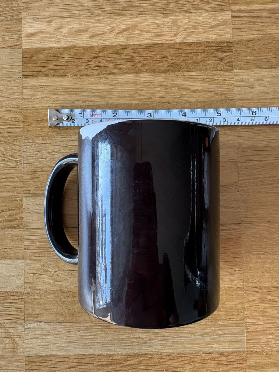 Tazze: Tasse noire avec révélation chaleur – Usato da Fribourg venduto da bappenzell 3