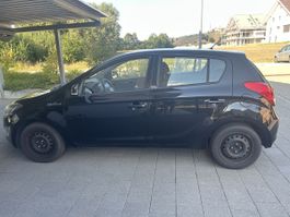 Hyundai i20 1.4 - 101 PS, frisch geprüft, 8-fach bereift