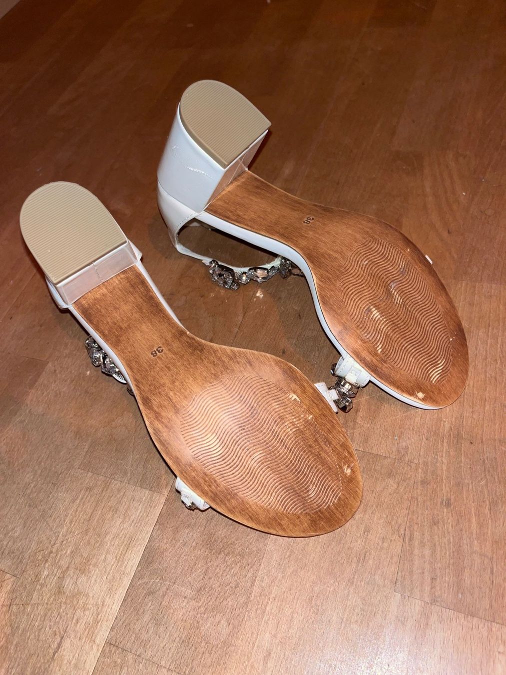 Scarpe da donna: Weisse High heels mit Glitzersteinen – Usato da Stäfa venduto da jo1735 3