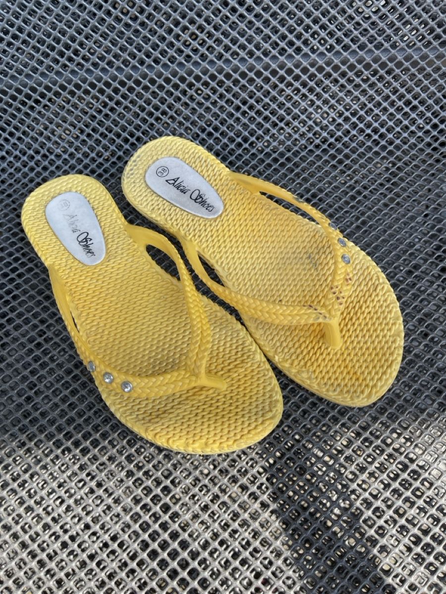 Damenschuhe: Flipflops gelb – Gebraucht aus Oberrieden von Boccia1981