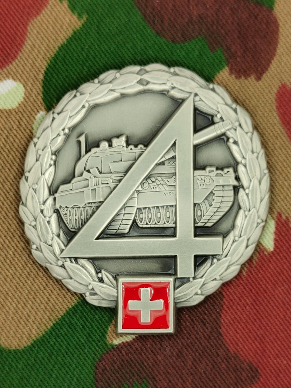Schweizer Armee Plaketten & Abzeichen:  Béretemblem Panzerbrigade 4, Variante 4 – Gebraucht aus Bauma von SwissMilitaria