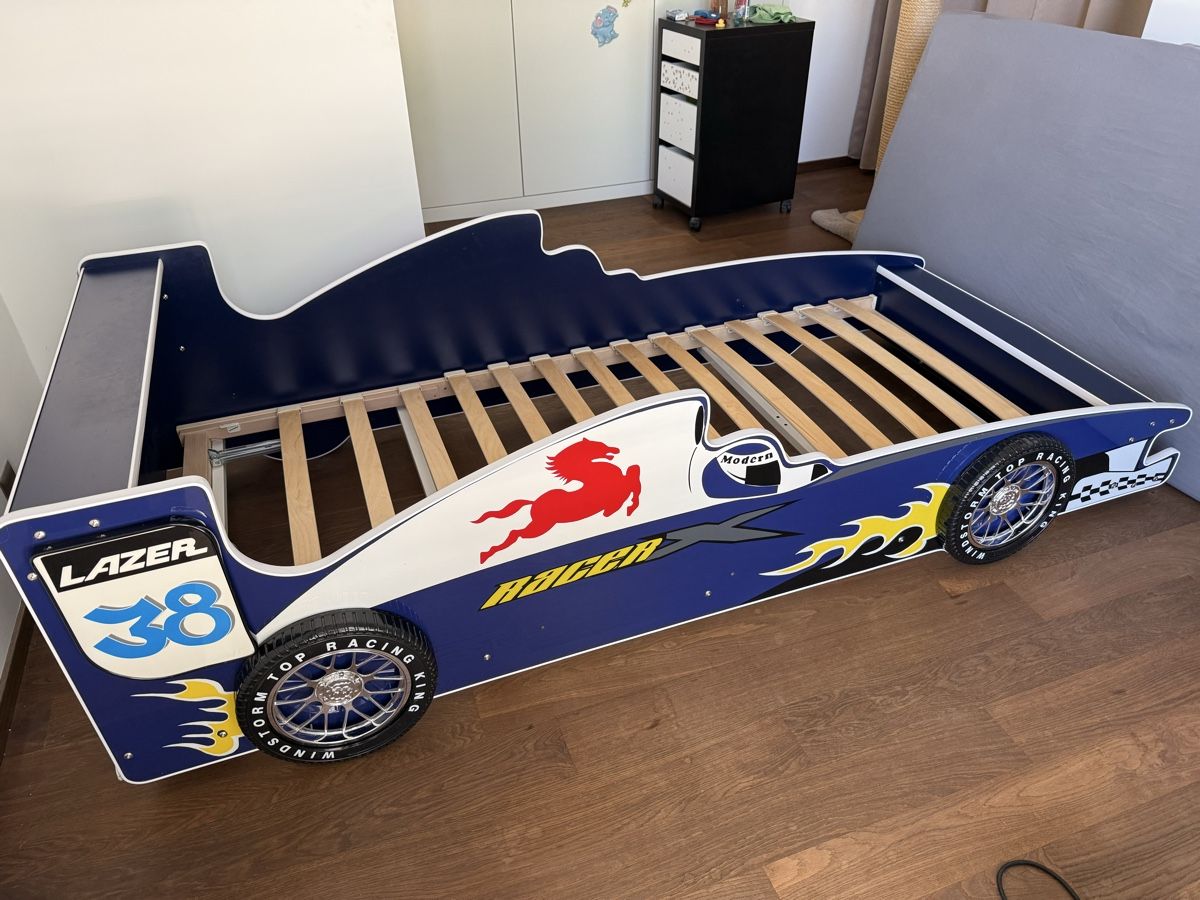 Lits: Autobett Kinderbett Rennauto blau  mit oder ohne Lattenrost – D'occasion à St. Erhard par Cfreya