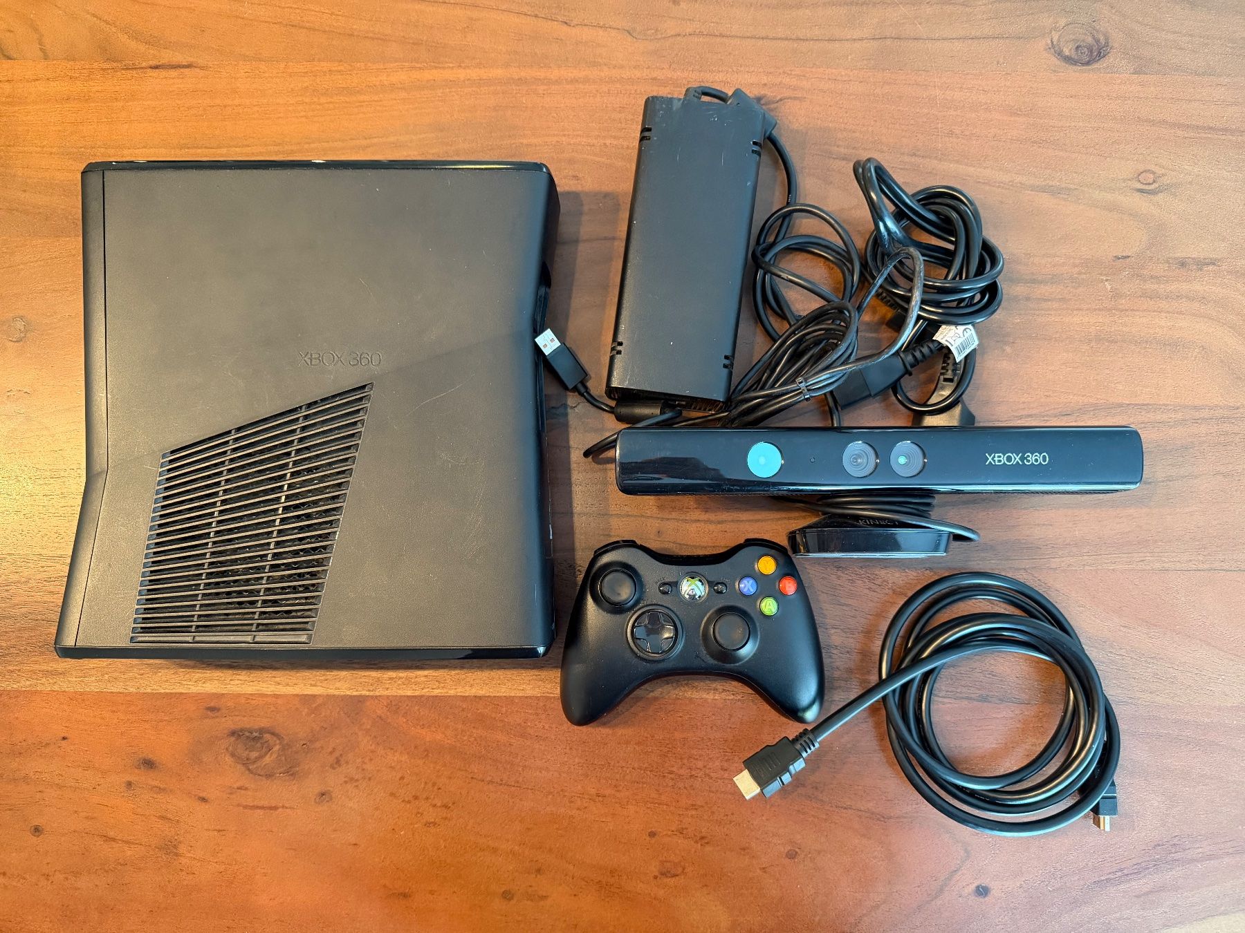 Microsoft Console: Xbox 360 Slim 320 GB inkl. Kinect und Controller – Usato da Thunstetten venduto da Virus_33