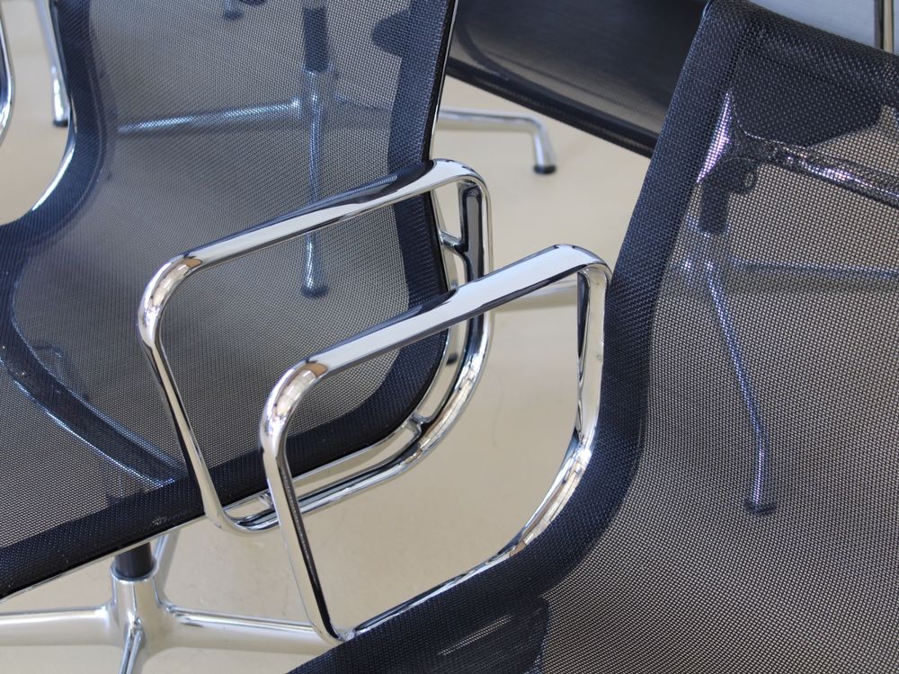Vitra Eames Stühle EA108,  Netz schwarz 7