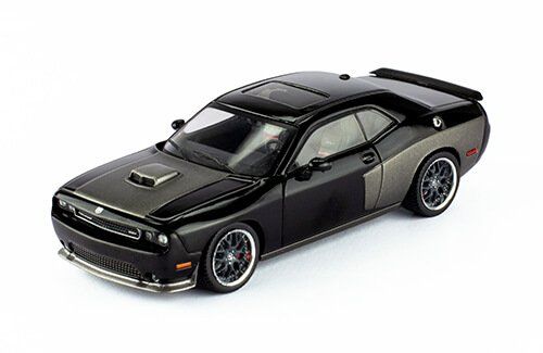 Dodge Modellini d'auto: Dodge Challenger SRT8 2009 schwarz / grau met. "Fast and – Nuovo e nell'imballaggio originale da Gerlafingen venduto da espero88