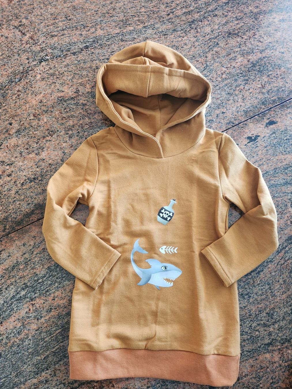 Maglioni & Felpe: Hoodie-Pullover mit Hai-Motiv, Grösse 98, neu – Nuovo (secondo la descrizione) da Othmarsingen venduto da pao_2xld