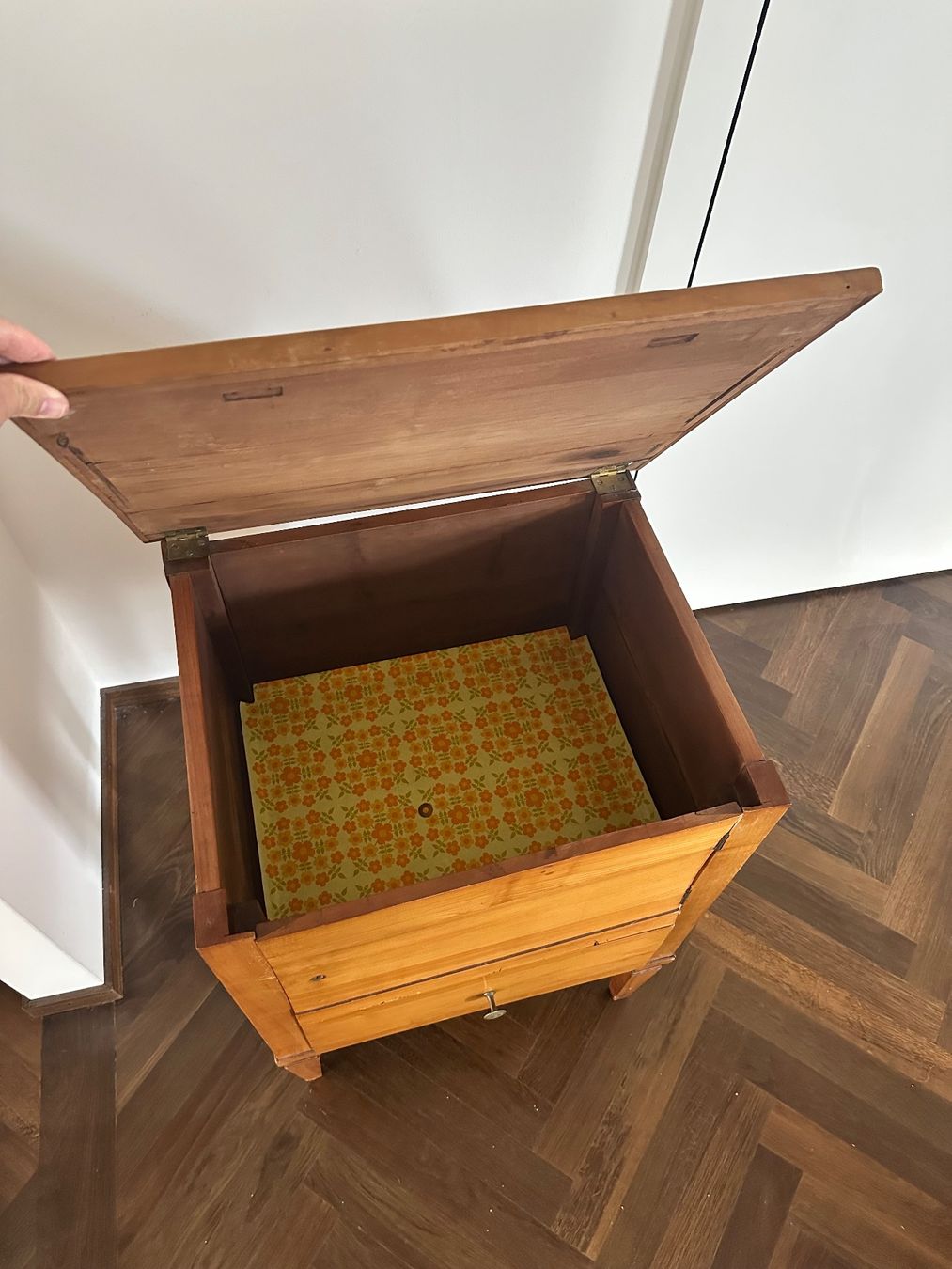 Cassettiere: Antikes Kleinmöbel aus Holz – Usato da Basel venduto da del_xr2h 3