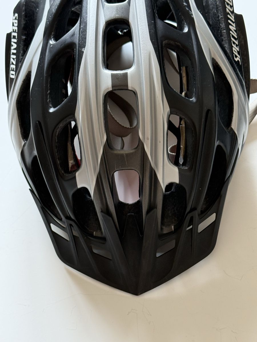 Specialized Helme: Velohut Specialized schwarz/silber – Gebraucht aus Bern von leo_lnw8 2
