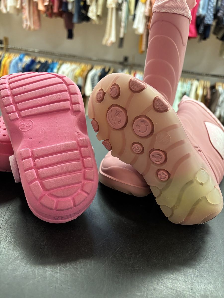 Scarpe per ragazze: Schuhe Paket  Mädels, Grösse 24 – Usato da Büren an der Aare venduto da Nikito2001 2