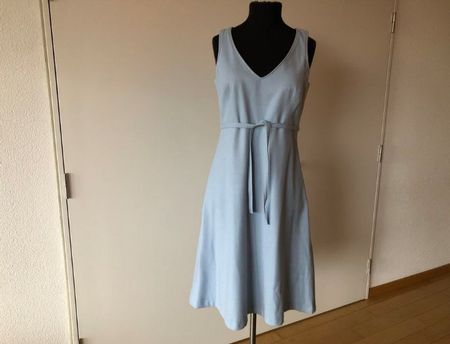 Jolie robe en laine bleu ciel taille 36-38, doublée