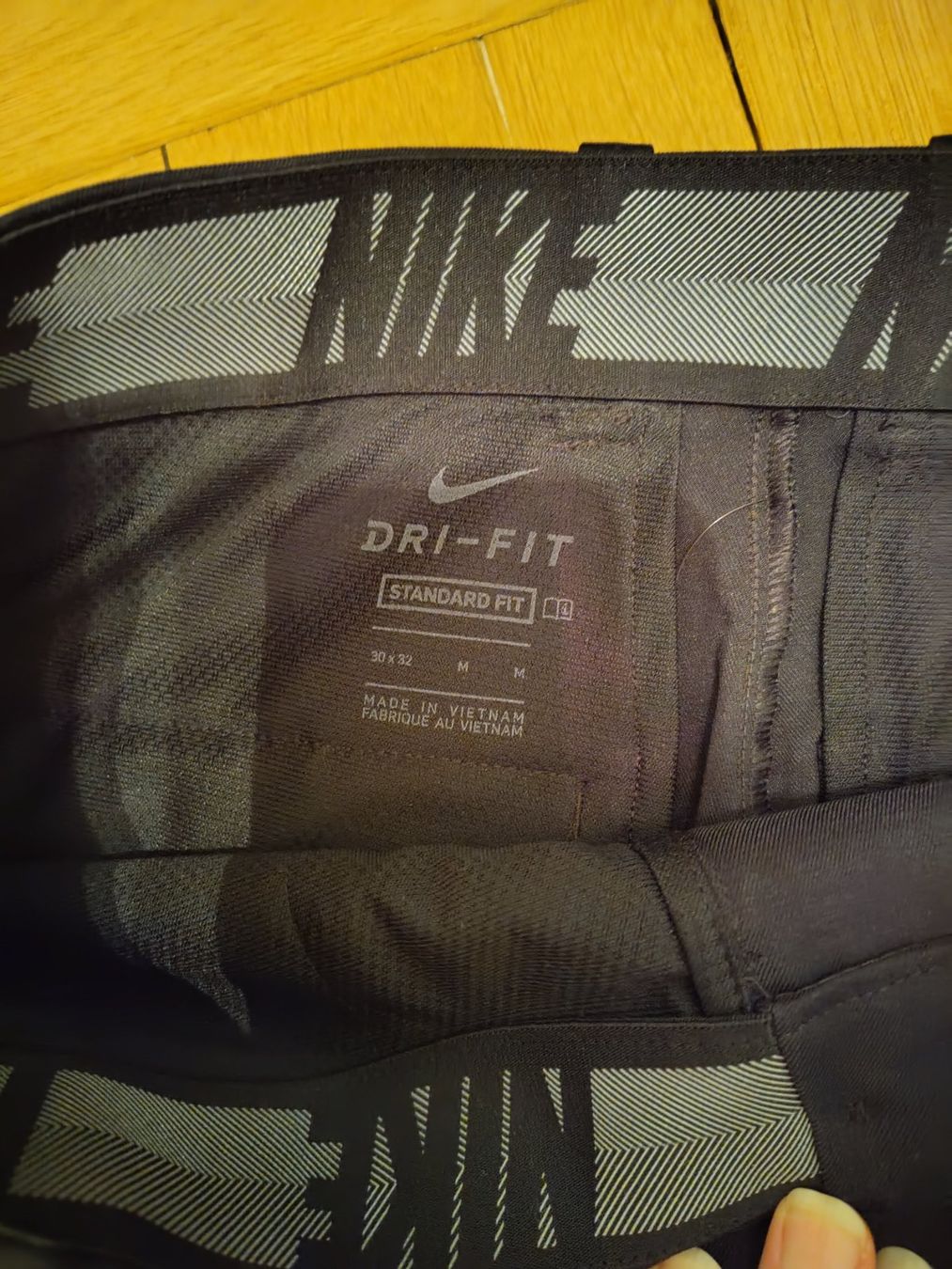 Nike Pantaloni: Sporthose – Nuovo (secondo la descrizione) da Bern venduto da Linii 3