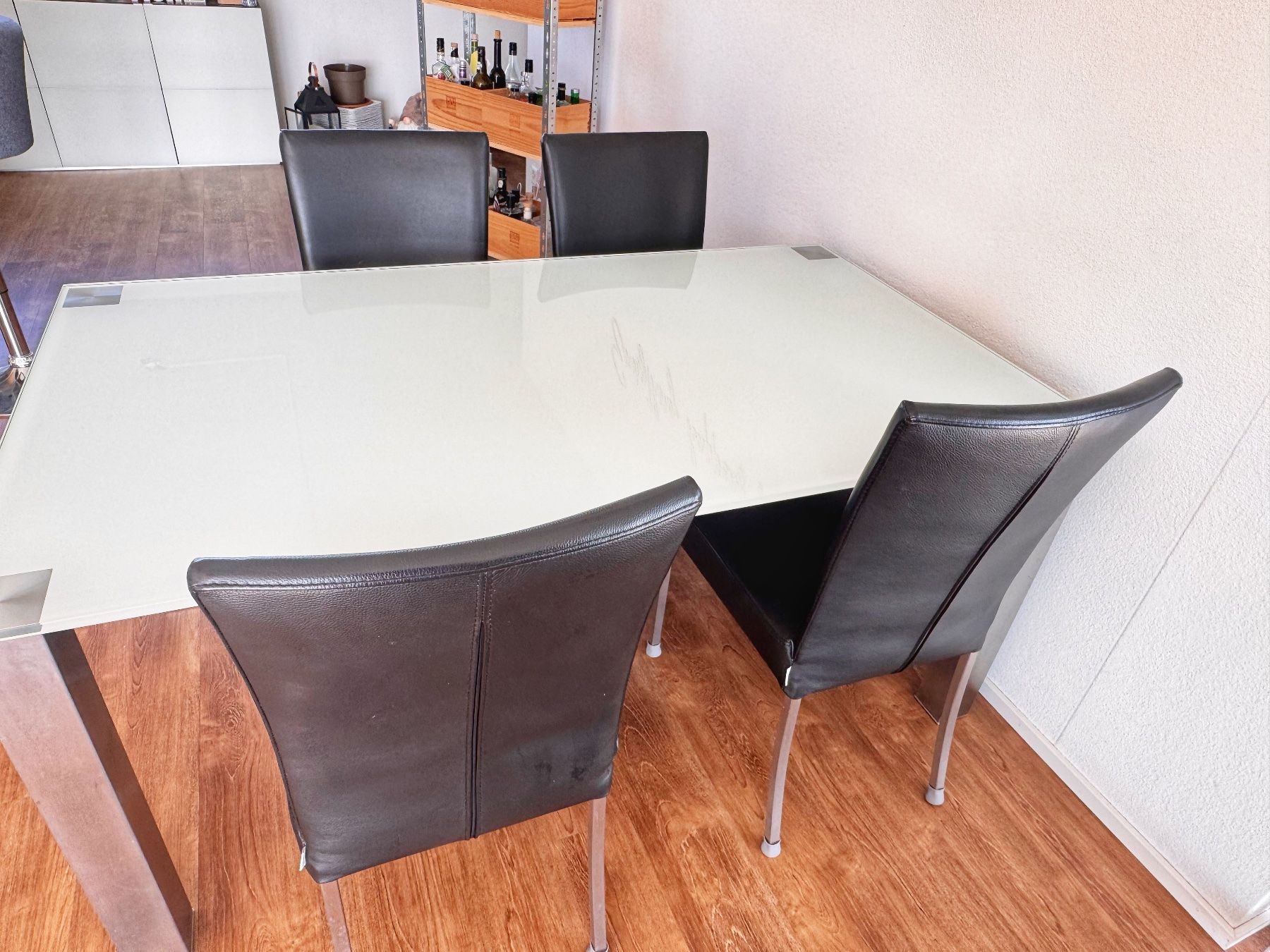 Tavoli: Esstisch Glas Metall mit 6 Stühlen – Usato da Othmarsingen venduto da Bianchi05 2