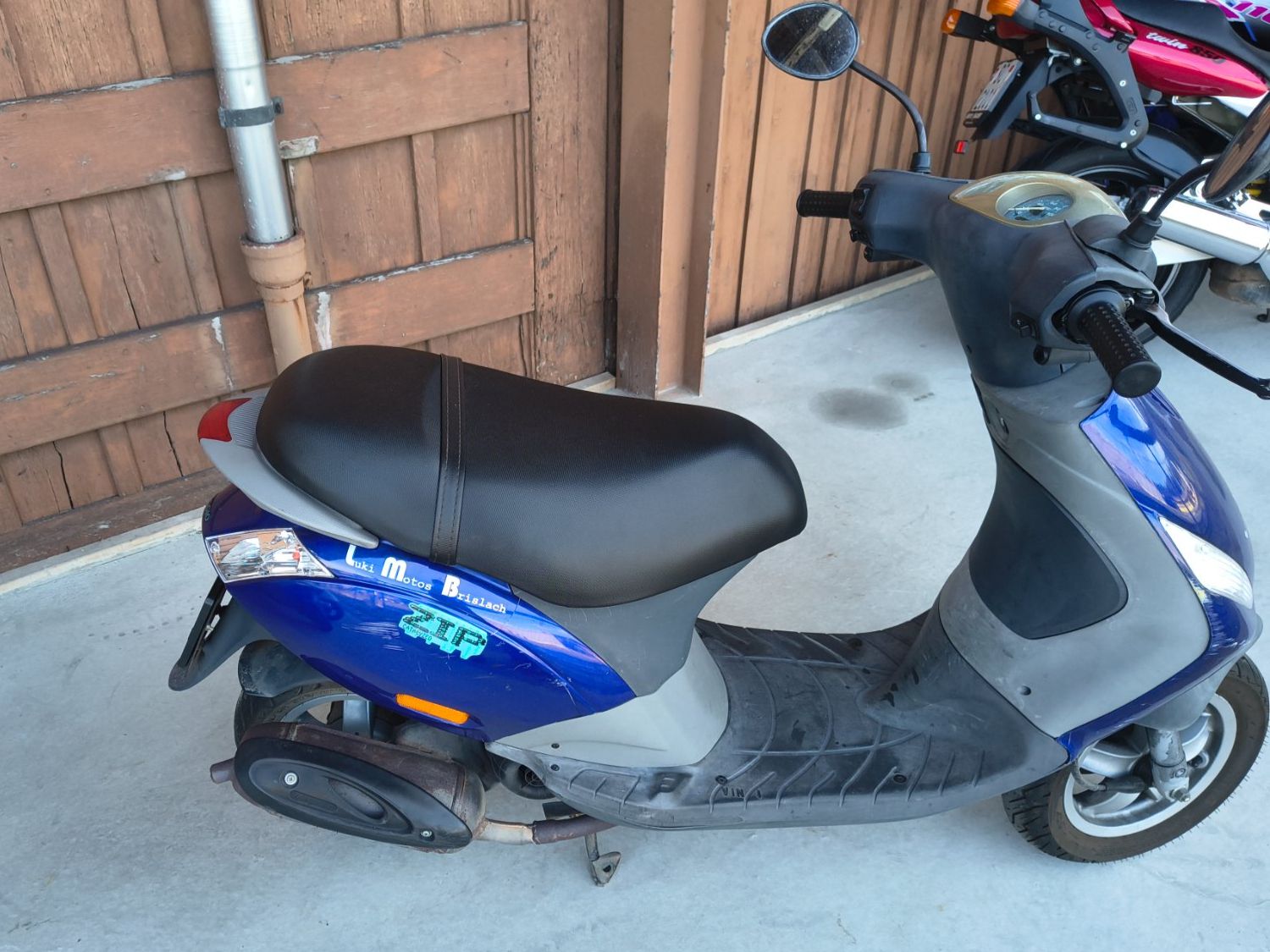 Piaggio Scooter: Piaggio Zip 50  blau Roller / Scooter – Difettoso da Laufen venduto da Dreier_Motos_AG 1